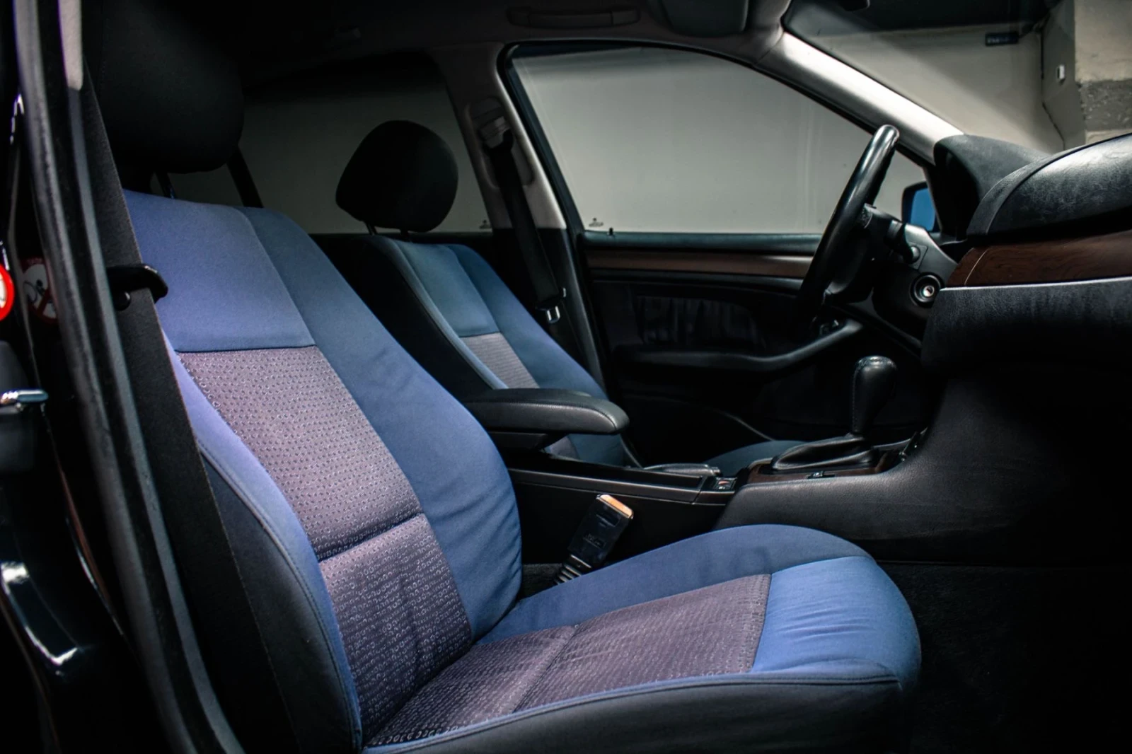 BMW 318 Автомат Уникат, снимка 15 - Автомобили и джипове - 55590310