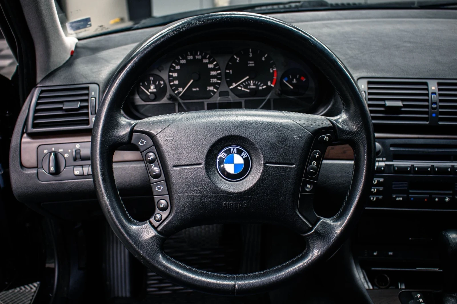 BMW 318 Автомат Уникат, снимка 10 - Автомобили и джипове - 55590310