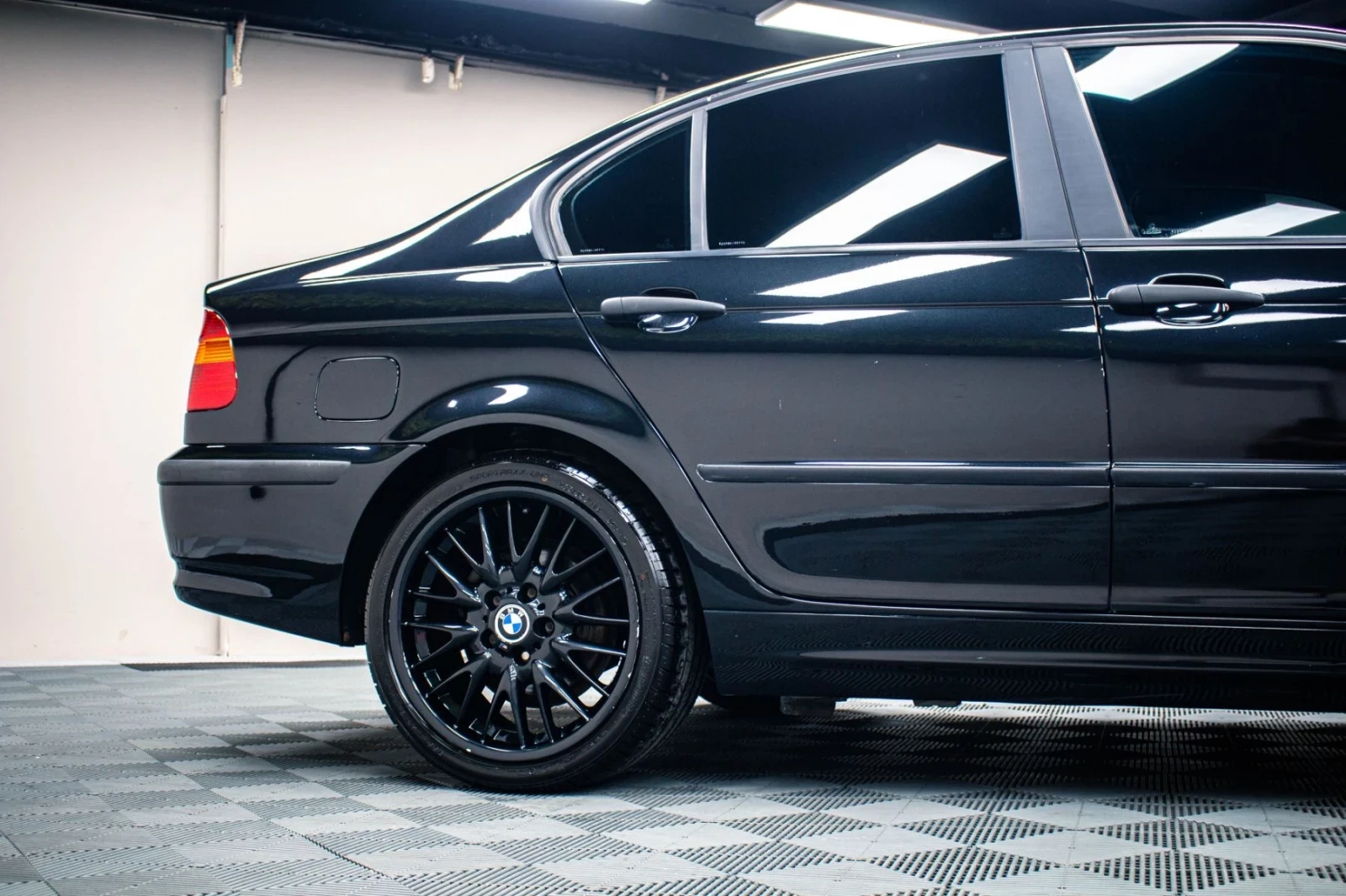 BMW 318 Автомат Уникат, снимка 2 - Автомобили и джипове - 55590310