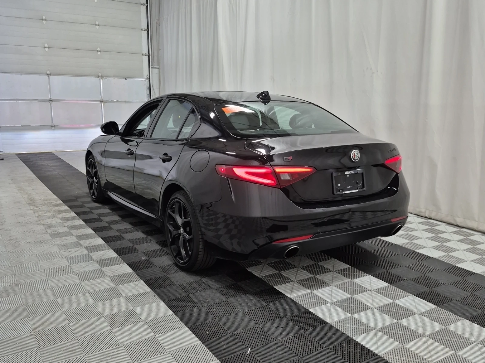 Alfa Romeo Giulia TI, снимка 4 - Автомобили и джипове - 56600868