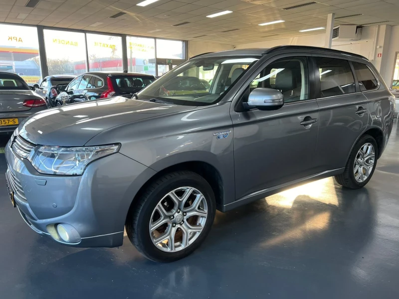 Mitsubishi Outlander 2.0i PHEV Plug-in Hybrid LPG, снимка 2 - Автомобили и джипове - 48522577