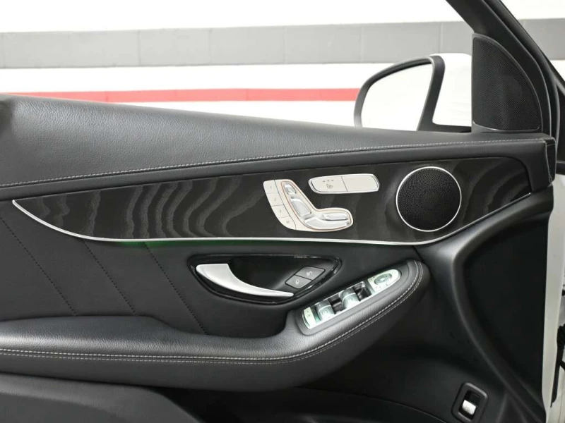 Mercedes-Benz GLC 300 2023 4MATIC * CARFAX * БЕЗ ПЪРВОНАЧАЛНА ВНОСКА, снимка 11 - Автомобили и джипове - 53166006