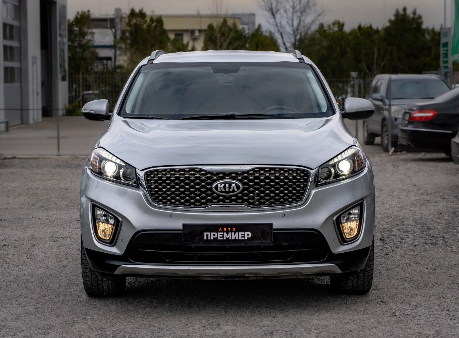 Kia Sorento 2.2 CRDI 4WD-ТОП СЪСТОЯНИЕ-РЕАЛНИ КМ!, снимка 2 - Автомобили и джипове - 53959109