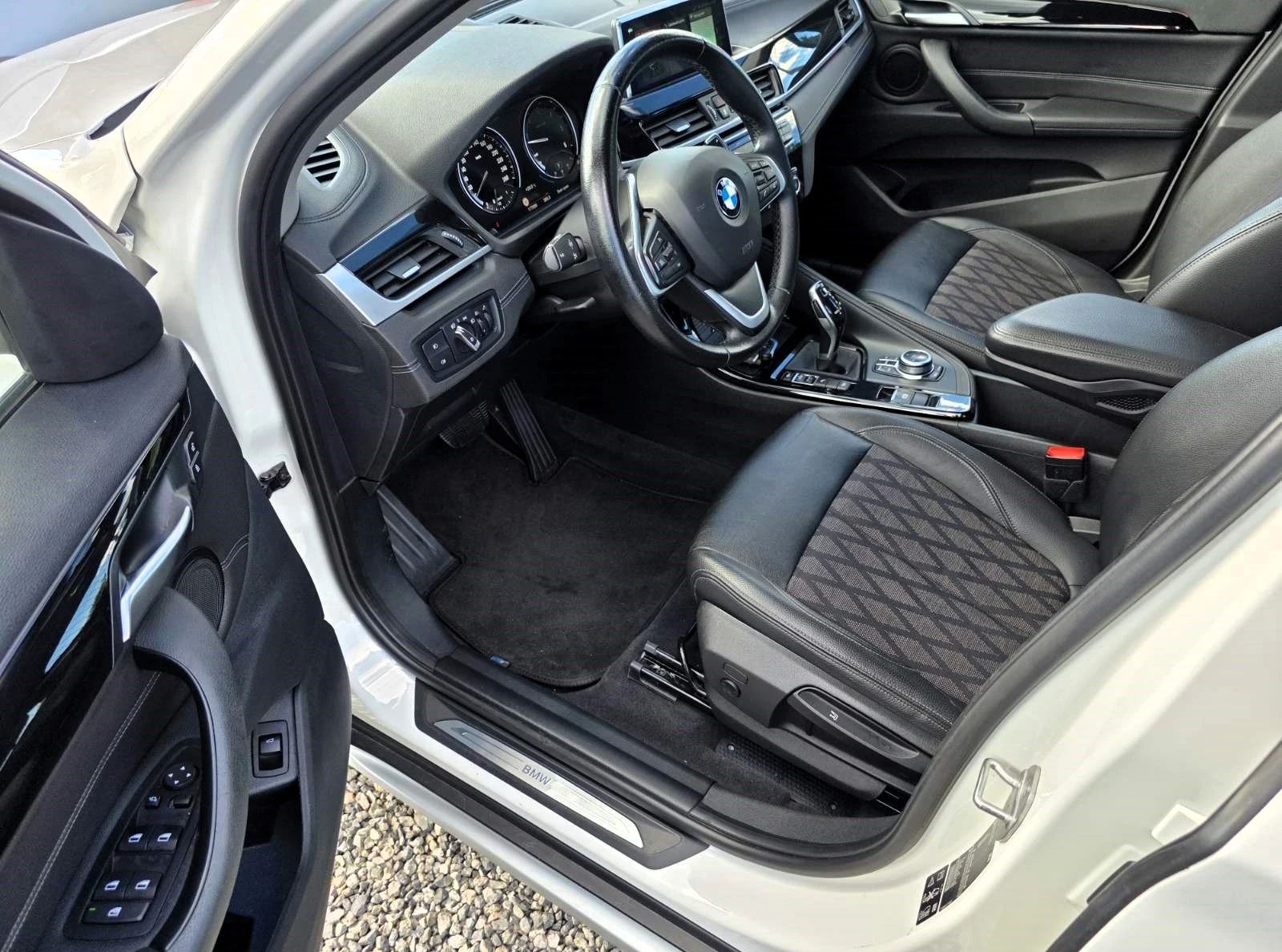 BMW X1 2.0d/xDrive/X-Line/Automatic, снимка 7 - Автомобили и джипове - 54310194
