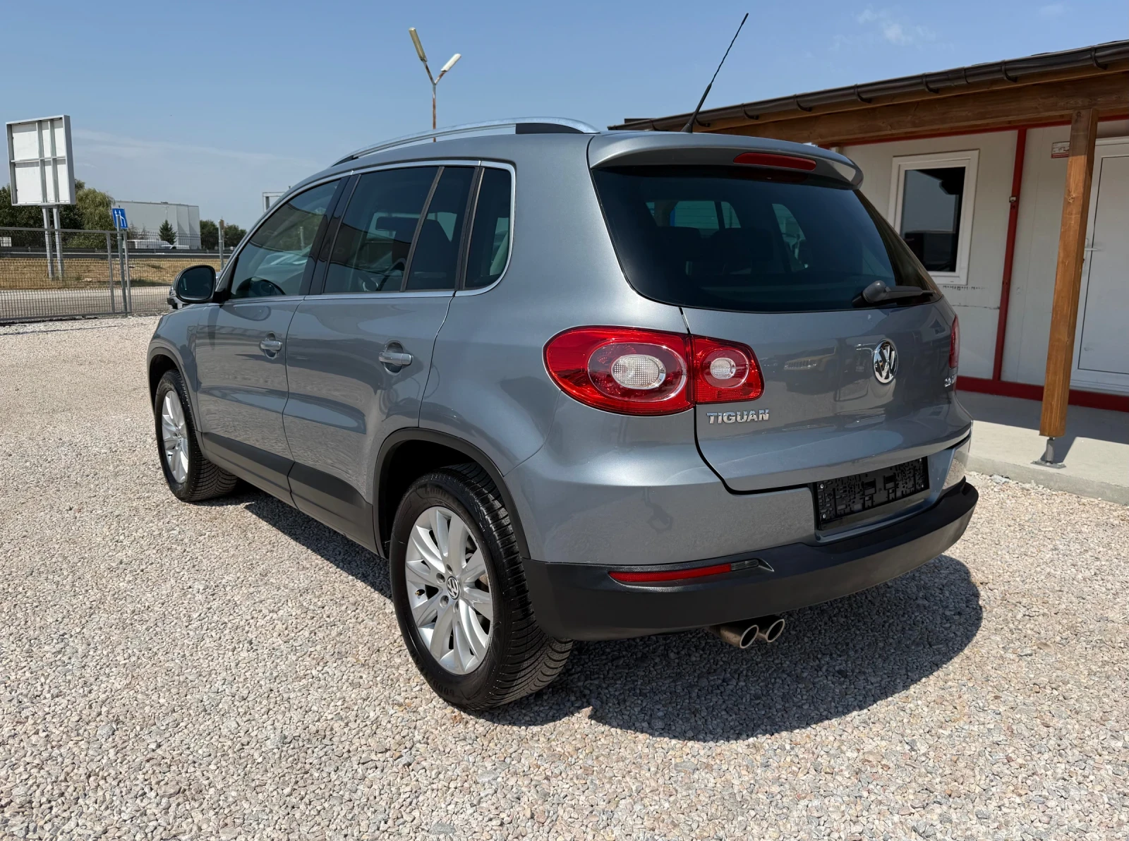 VW Tiguan 2.0tdi* 170k.c* 4x4* НАВИ* Сервизна История, снимка 3 - Автомобили и джипове - 55797437
