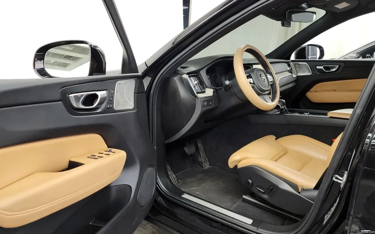 Volvo XC60 T6 INSCRIPTION| BOWERS&WILKINS| HUD| DISTRONIC| ПА, снимка 5 - Автомобили и джипове - 55804233