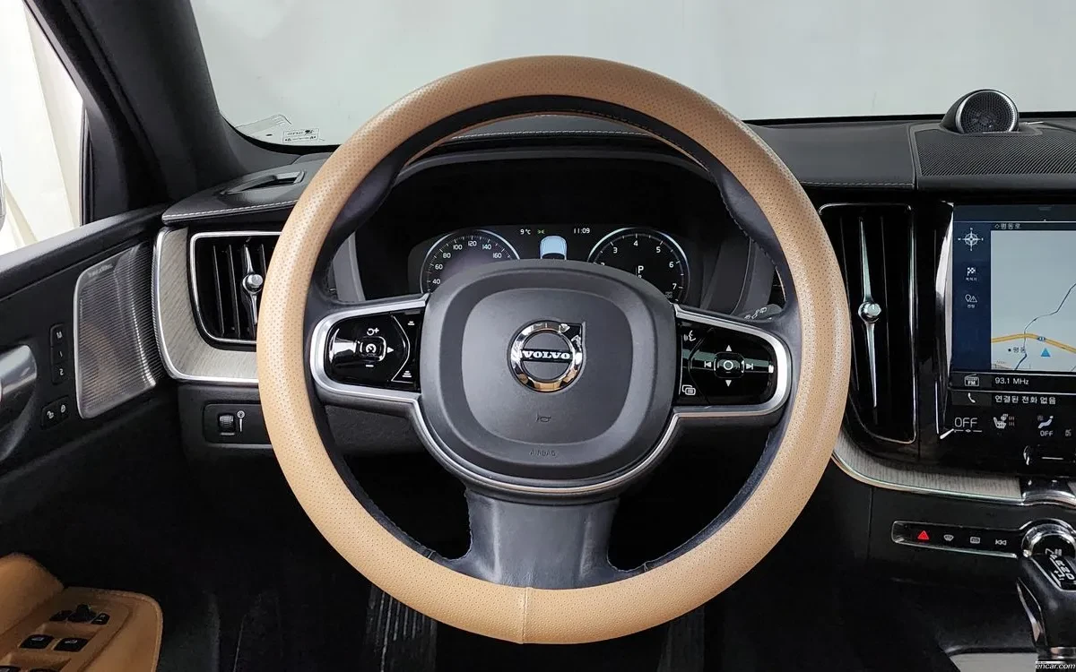 Volvo XC60 T6 INSCRIPTION| BOWERS&WILKINS| HUD| DISTRONIC| ПА, снимка 7 - Автомобили и джипове - 55804233