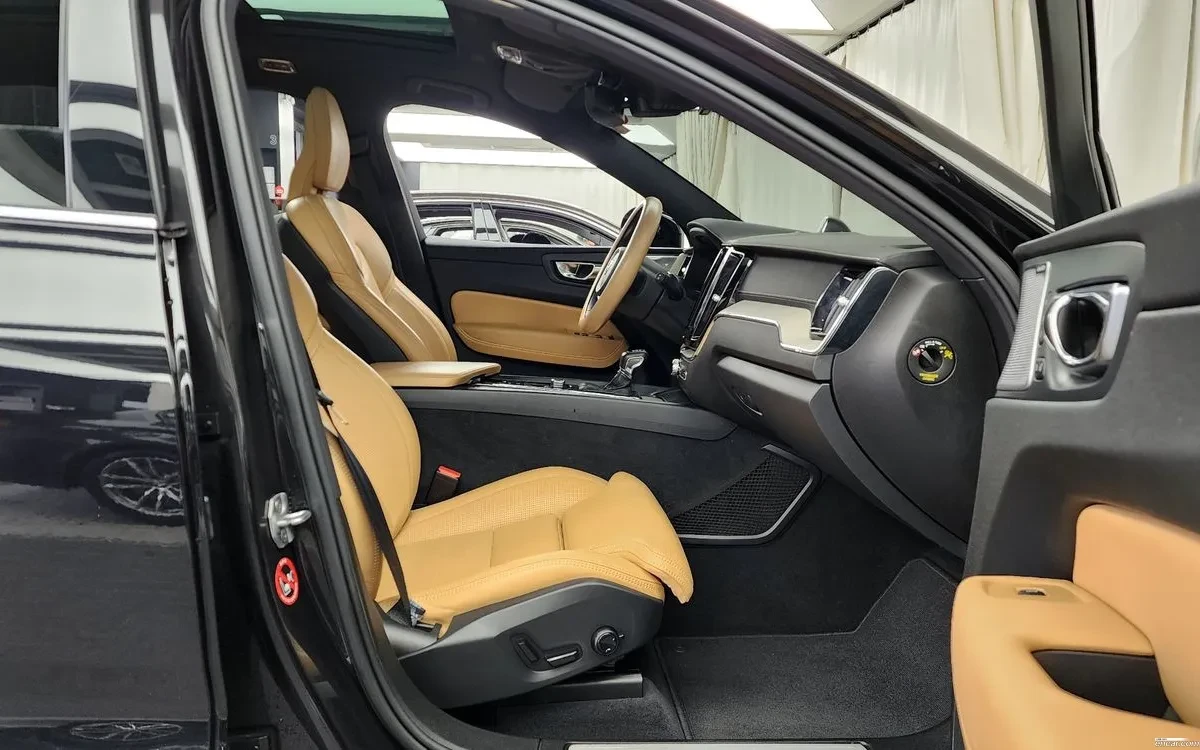 Volvo XC60 T6 INSCRIPTION| BOWERS&WILKINS| HUD| DISTRONIC| ПА, снимка 11 - Автомобили и джипове - 55804233