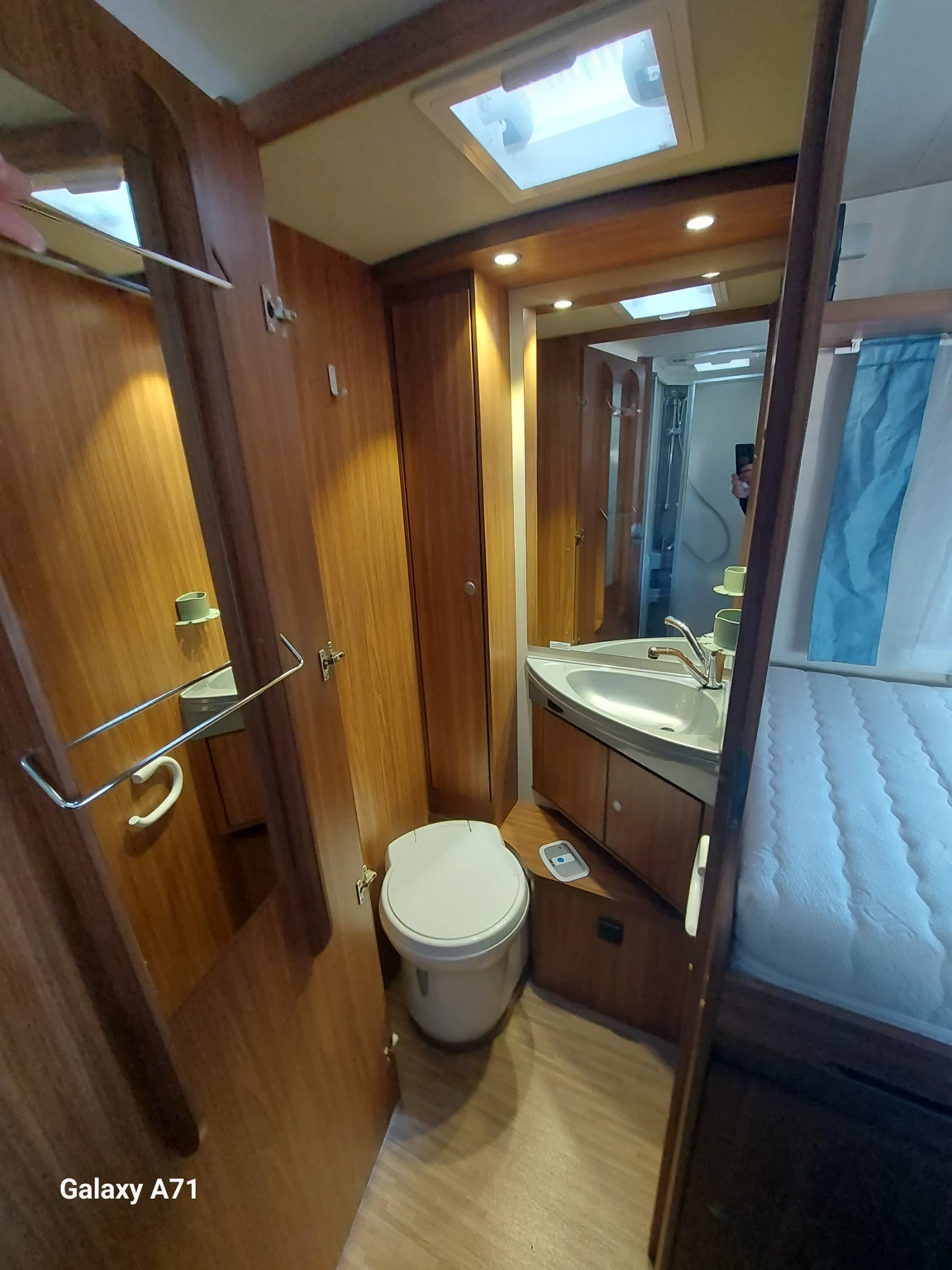 Кемпер Fiat Carado-полуинтегриран - изображение 10