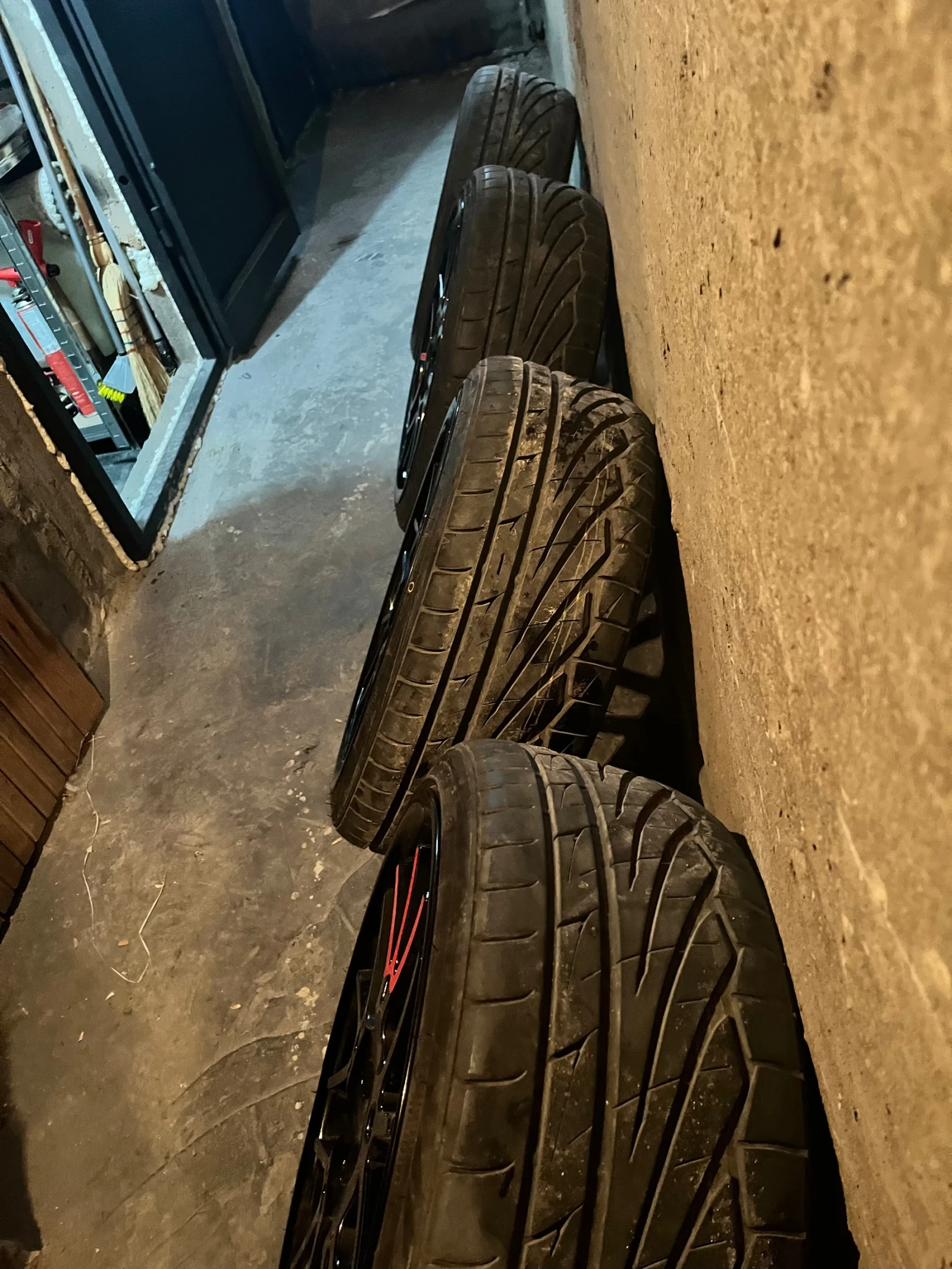 Гуми с джанти Toyo 215/35R18, снимка 8 - Гуми и джанти - 54091864