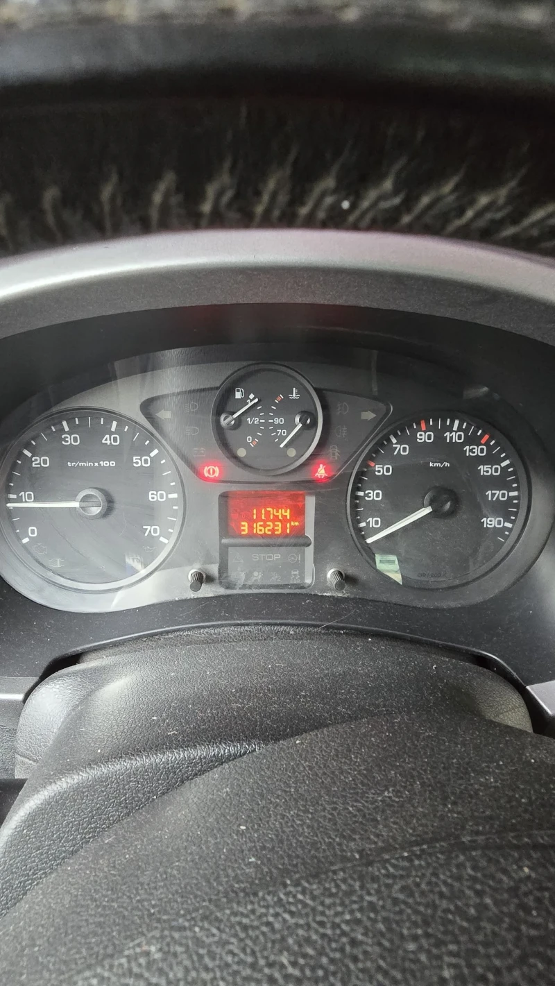 Citroen Berlingo 1.6 hdi, снимка 9 - Автомобили и джипове - 52368423