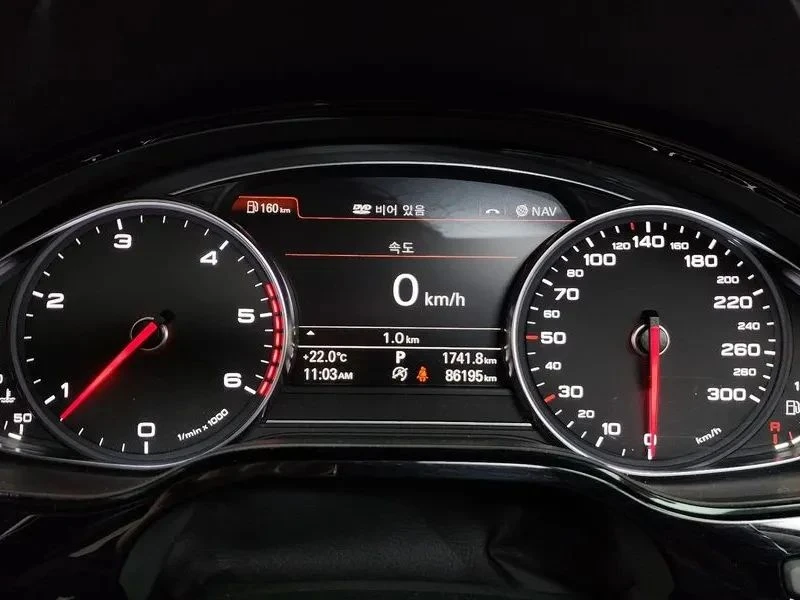 Audi A8, снимка 8 - Автомобили и джипове - 56689601