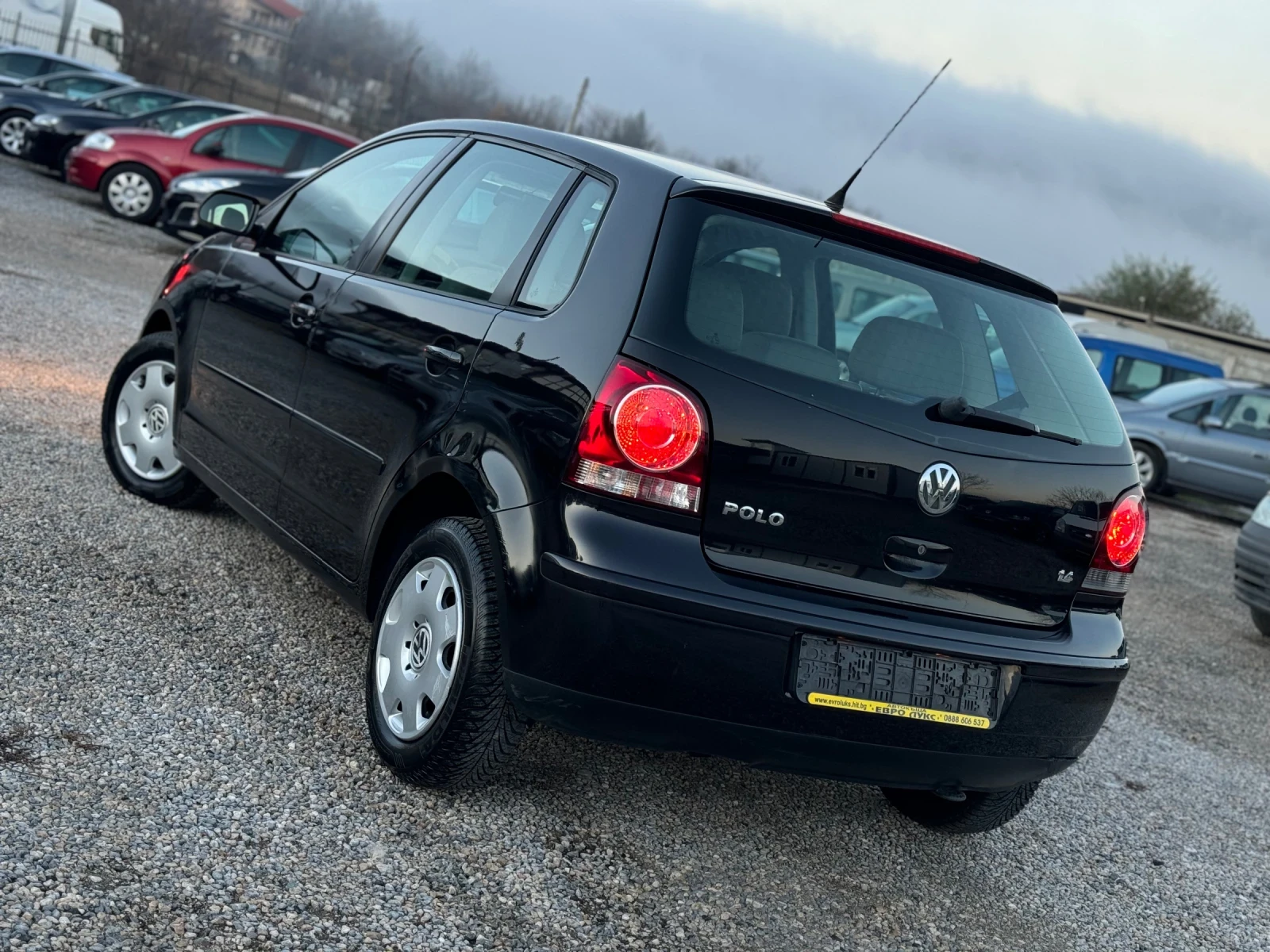 VW Polo 1.4i 80кс АВТОМАТИК КЛИМАТИК ЗИМНИ ГУМИ  - изображение 4