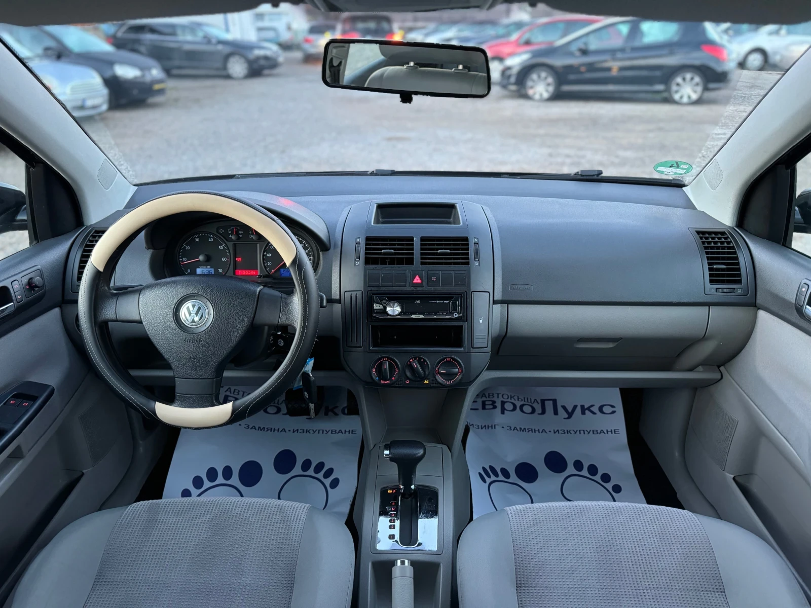 VW Polo 1.4i 80кс АВТОМАТИК КЛИМАТИК ЗИМНИ ГУМИ  - изображение 9