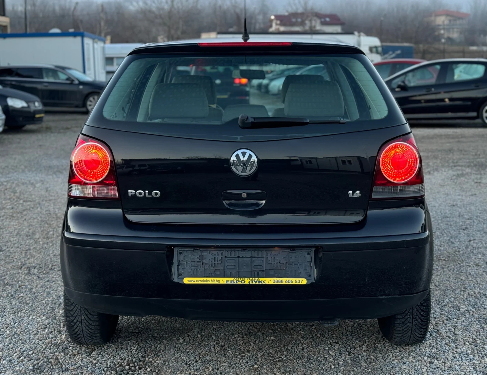 VW Polo 1.4i 80кс АВТОМАТИК КЛИМАТИК ЗИМНИ ГУМИ  - изображение 5