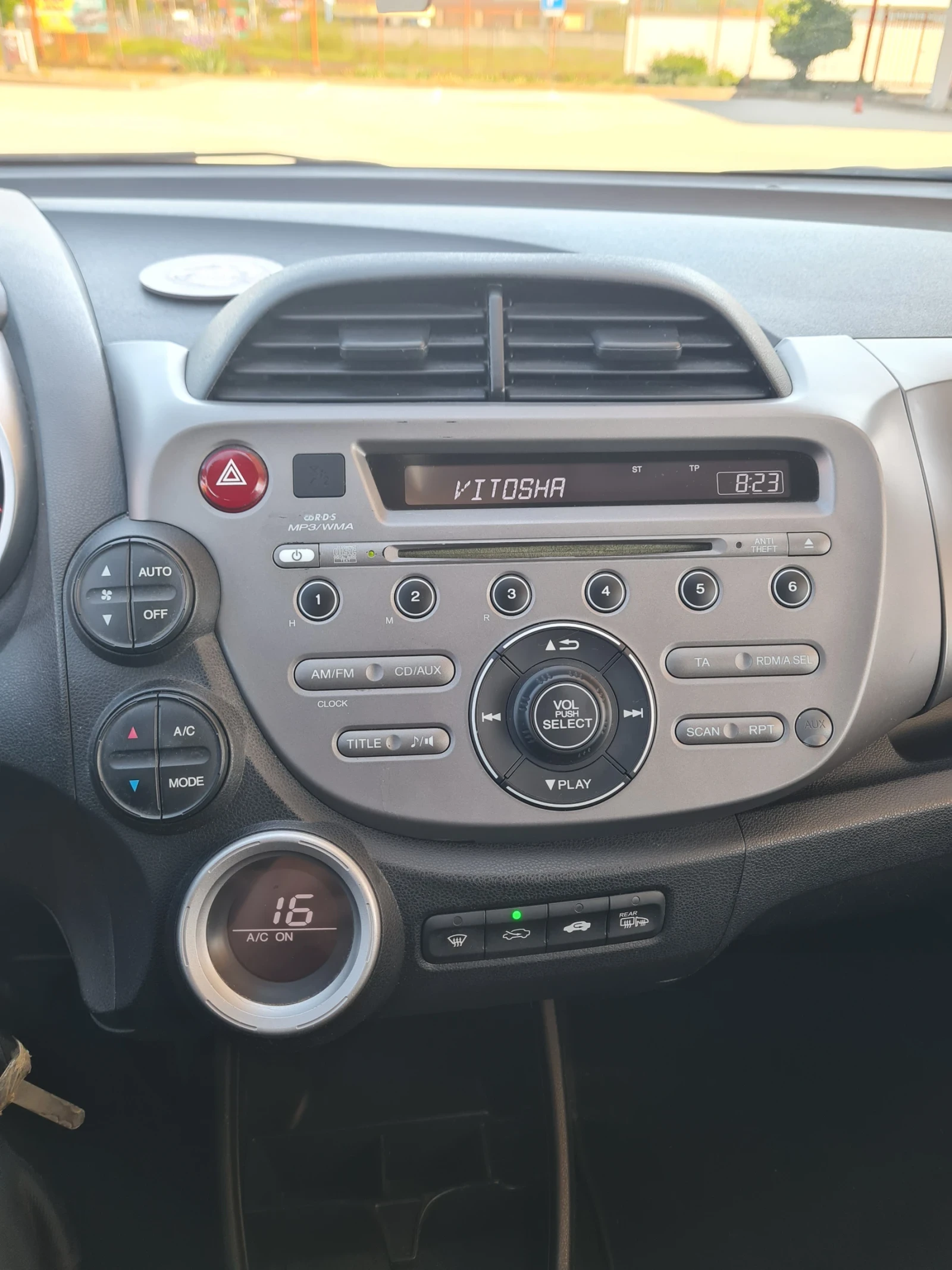 Honda Jazz 1.4куб .99к.с. - изображение 8
