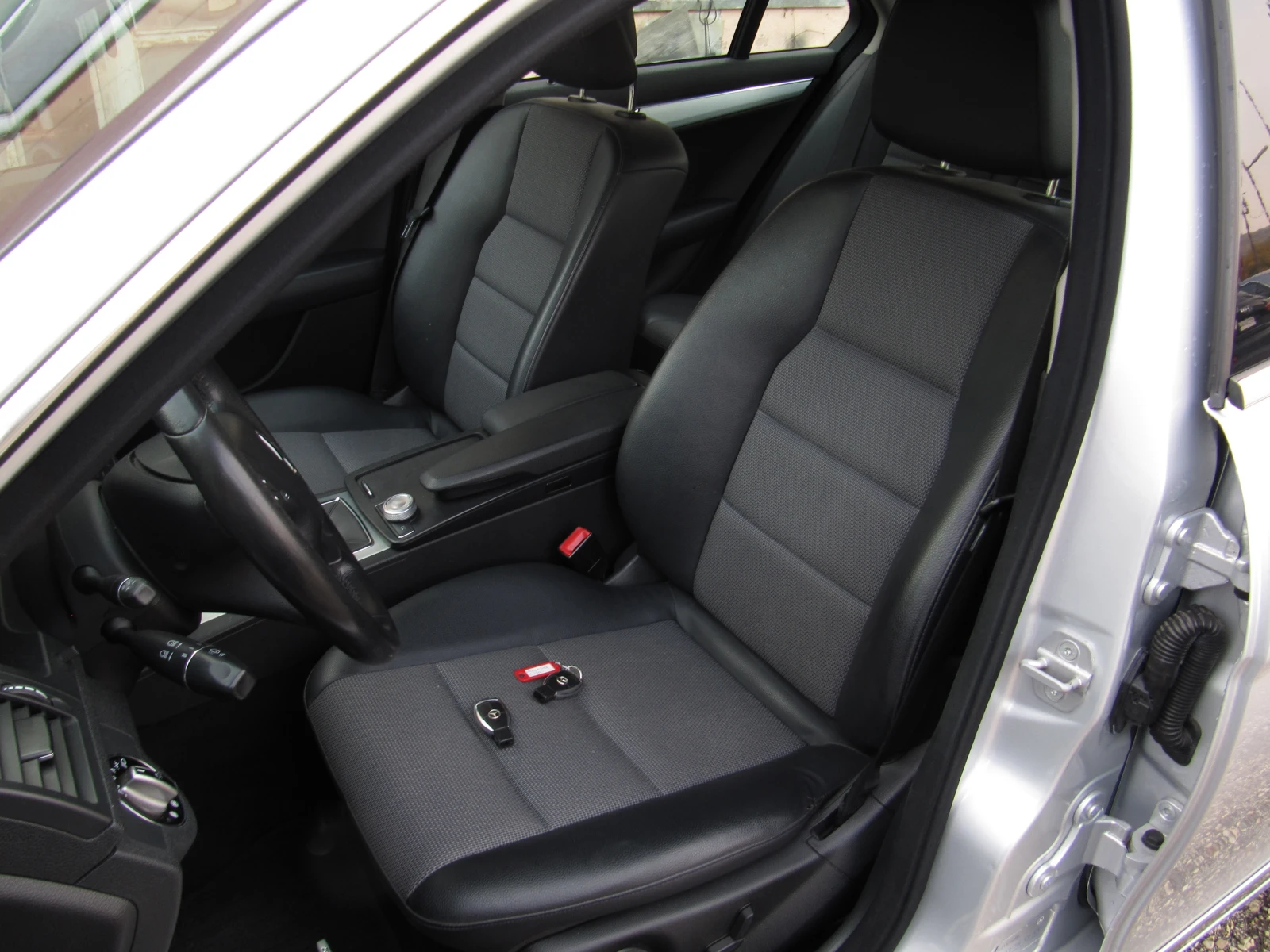 Mercedes-Benz C 230 2.5i AVANTGARDE - изображение 10