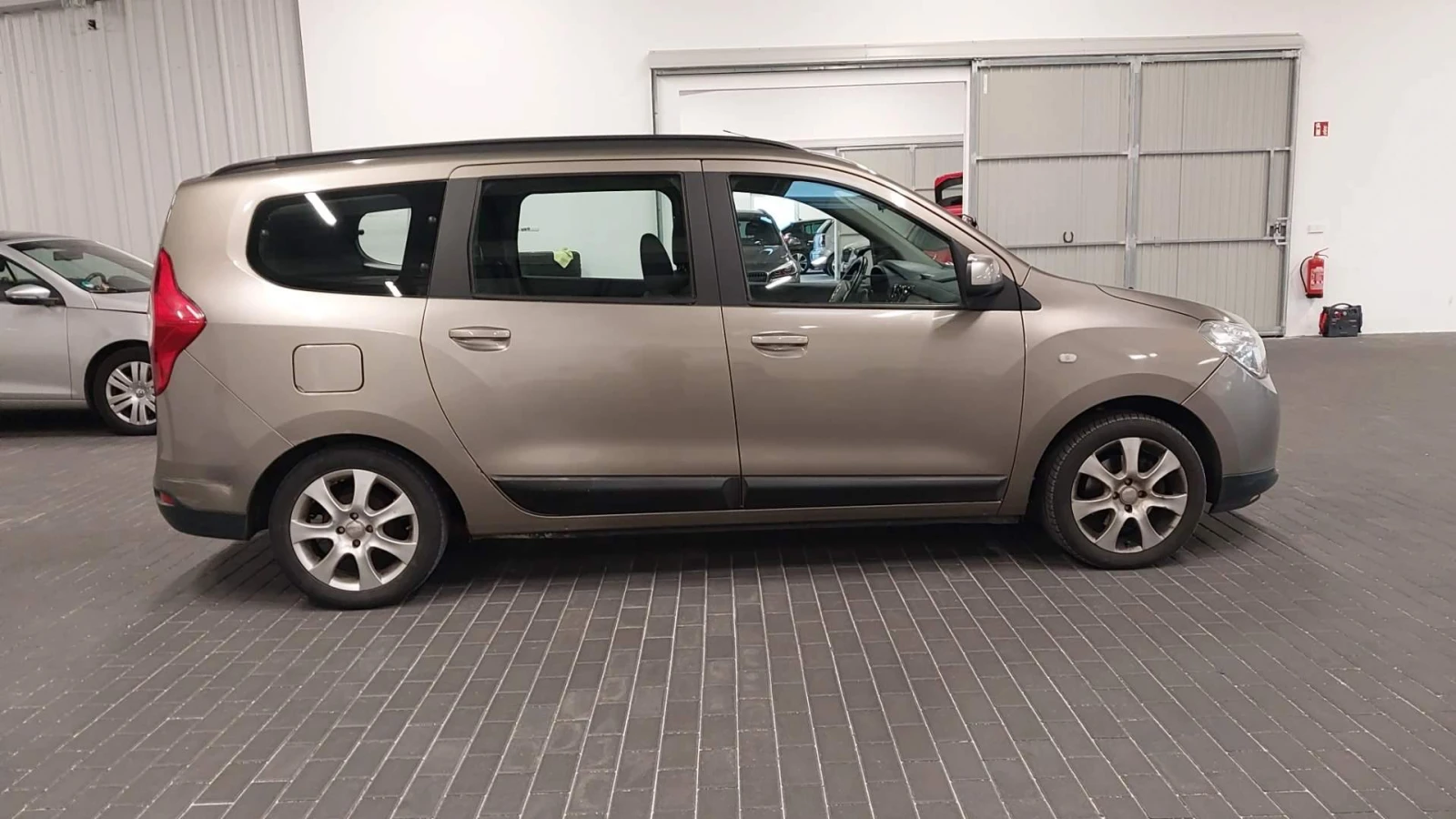 Dacia Lodgy 1.5 DCI Navi Климатик 1-Собственик 7Сед.Парктроник - изображение 7