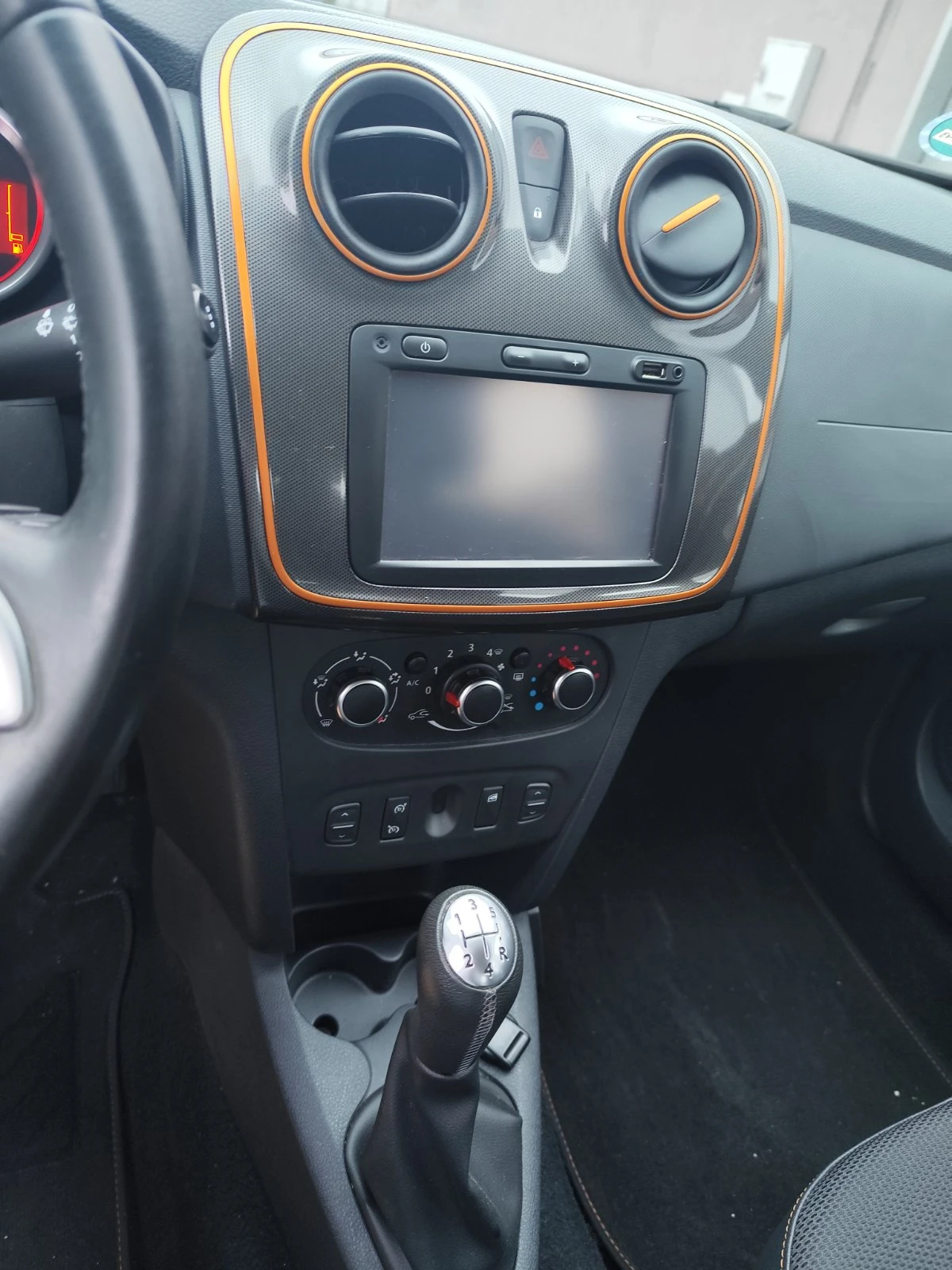 Dacia Sandero STEPWAY 0, 9 90 к.с. SWISS - изображение 10