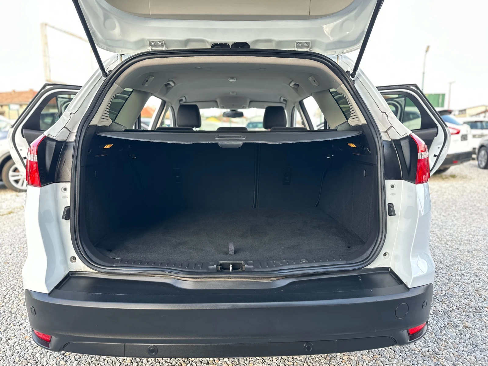 Ford Focus 1.5TDCI* NAVI, снимка 10 - Автомобили и джипове - 53993391