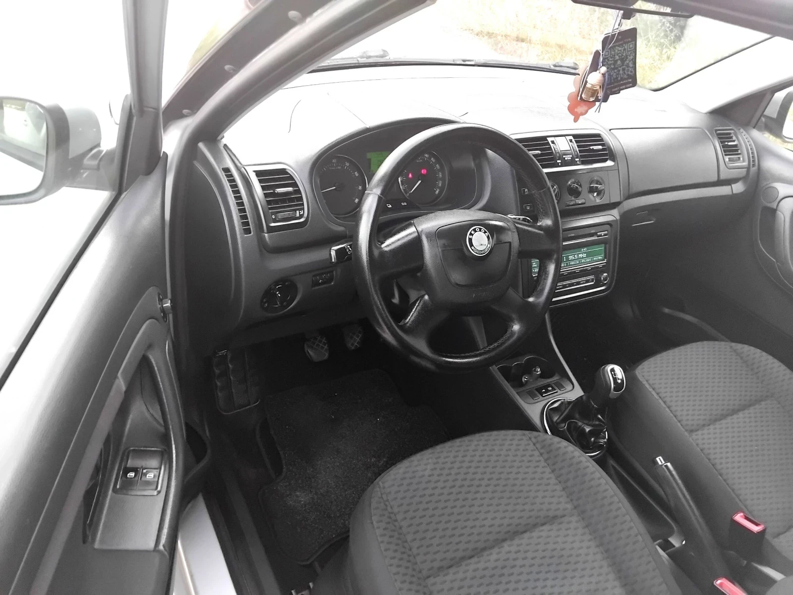 Skoda Fabia 1.2i.65.ВЕРИГА+ КЛИМА + ГАЗОВ ИНЖЕКЦИОН. 2012г, снимка 14 - Автомобили и джипове - 54853169
