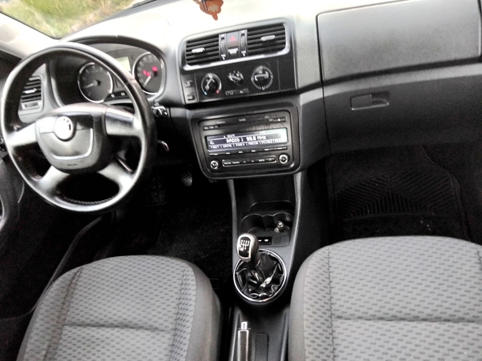 Skoda Fabia 1.2i.65.ВЕРИГА+ КЛИМА + ГАЗОВ ИНЖЕКЦИОН. 2012г, снимка 13 - Автомобили и джипове - 54853169