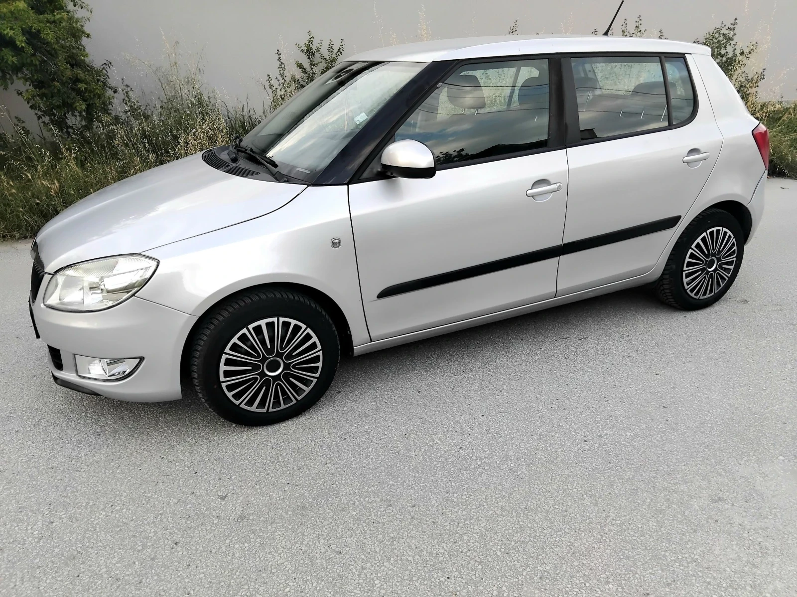 Skoda Fabia 1.2i.65.ВЕРИГА+ КЛИМА + ГАЗОВ ИНЖЕКЦИОН. 2012г, снимка 4 - Автомобили и джипове - 54853169