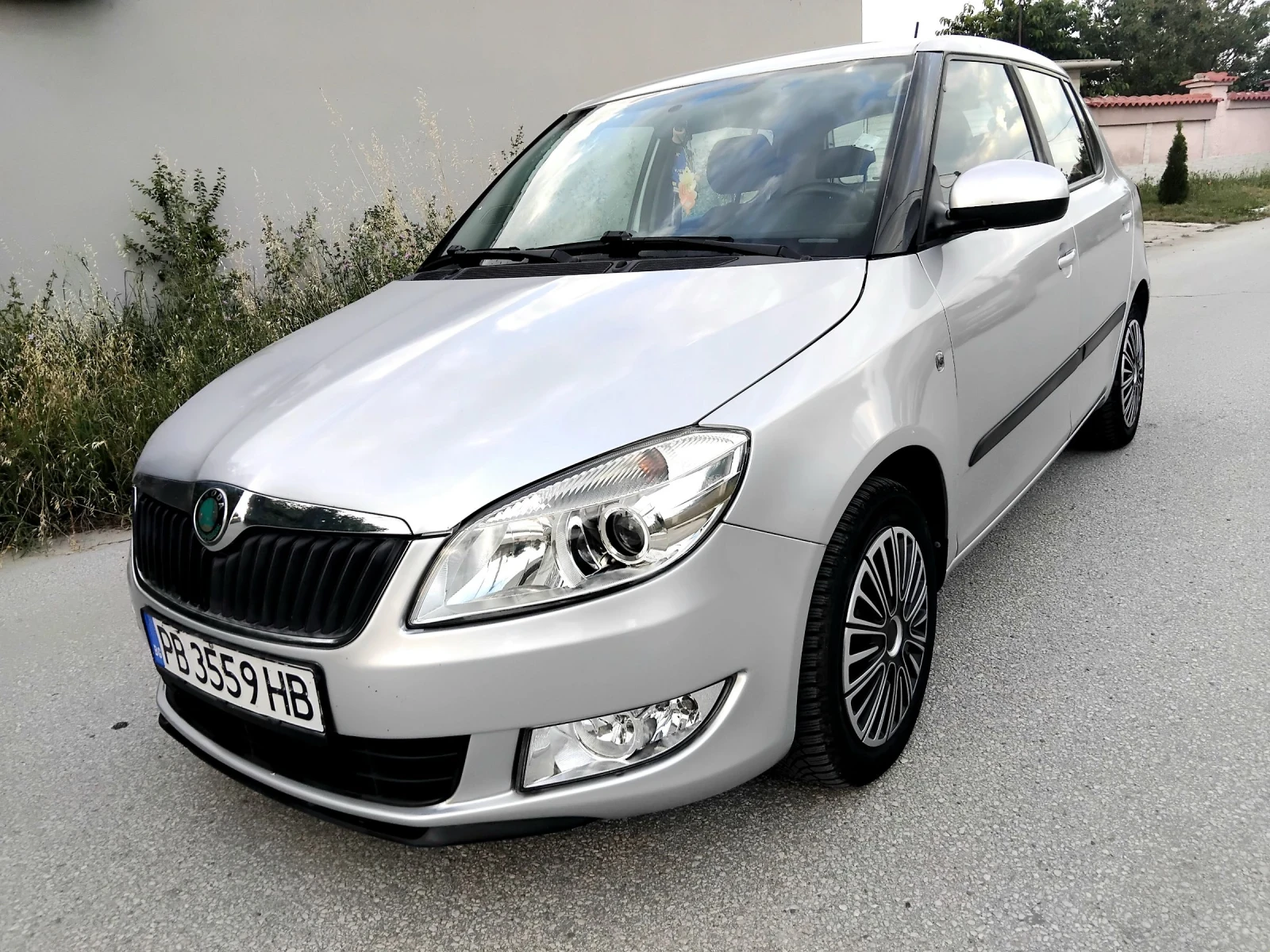 Skoda Fabia 1.2i.65.ВЕРИГА+ КЛИМА + ГАЗОВ ИНЖЕКЦИОН. 2012г, снимка 2 - Автомобили и джипове - 54853169