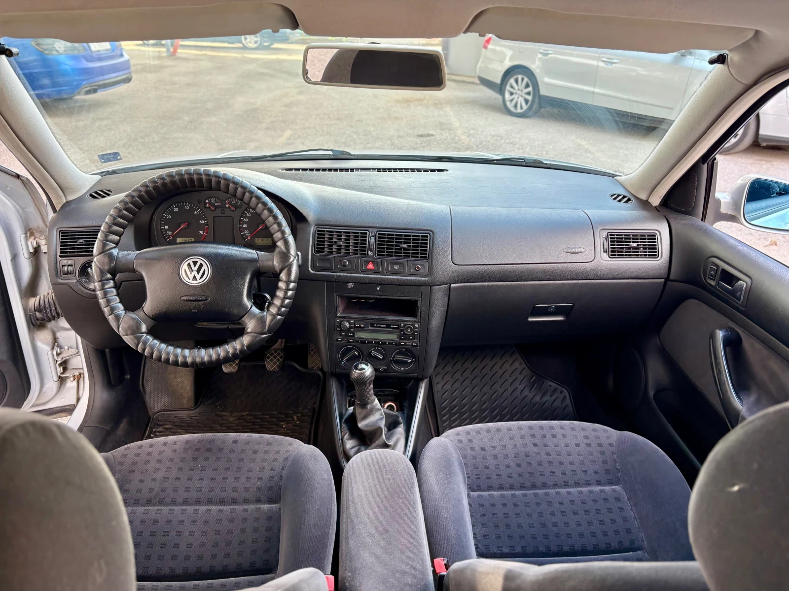 VW Golf 1.6, снимка 11 - Автомобили и джипове - 55189980