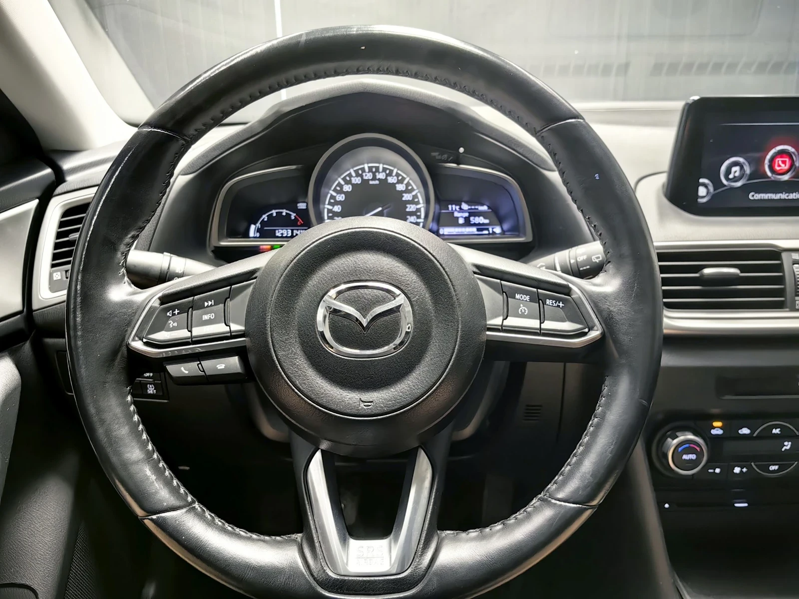 Mazda 3 1.5d* KEYLESS* SKYACTIVE* ТЕМПОМАТ* ЛИЗИНГ* НАВИ* , снимка 7 - Автомобили и джипове - 55240393