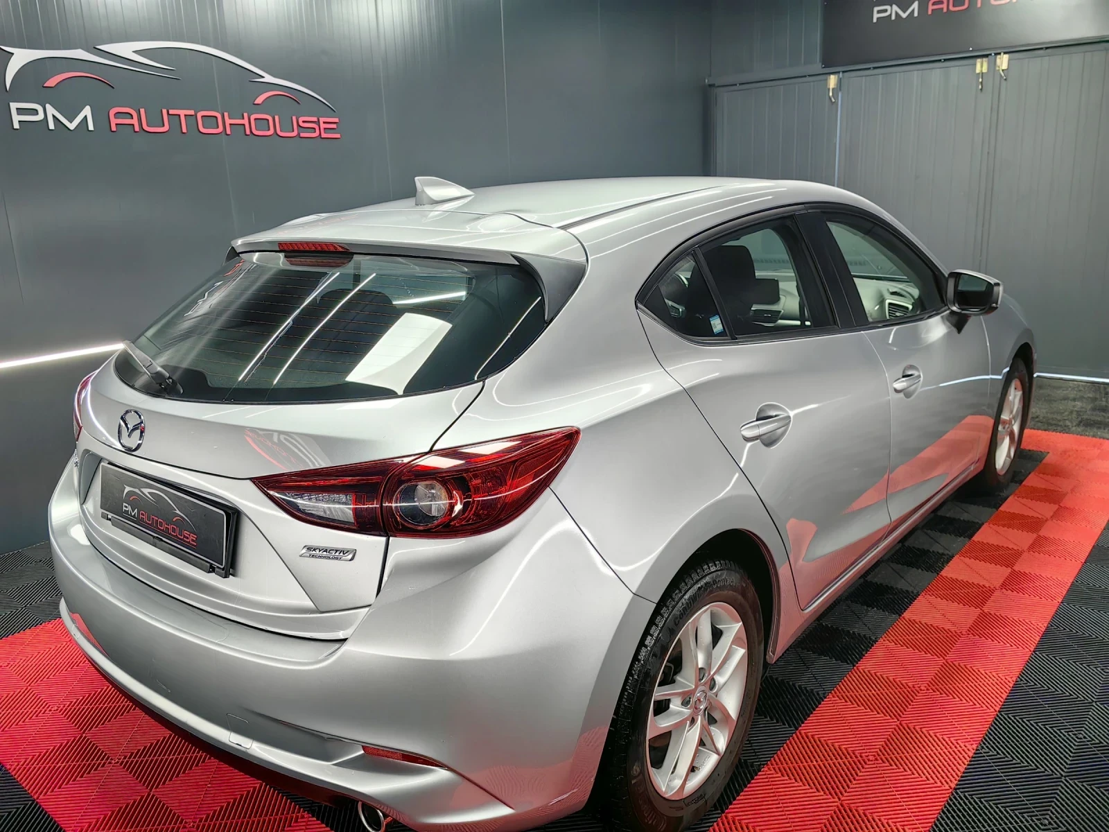 Mazda 3 1.5d* KEYLESS* SKYACTIVE* ТЕМПОМАТ* ЛИЗИНГ* НАВИ* , снимка 4 - Автомобили и джипове - 55240393