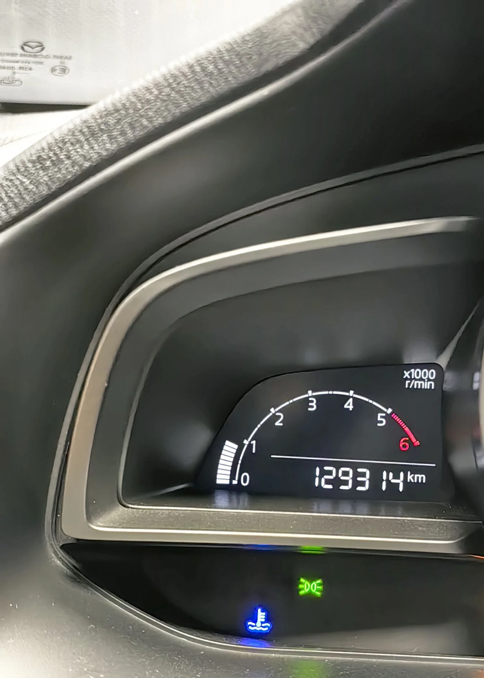 Mazda 3 1.5d* KEYLESS* SKYACTIVE* ТЕМПОМАТ* ЛИЗИНГ* НАВИ* , снимка 10 - Автомобили и джипове - 55240393