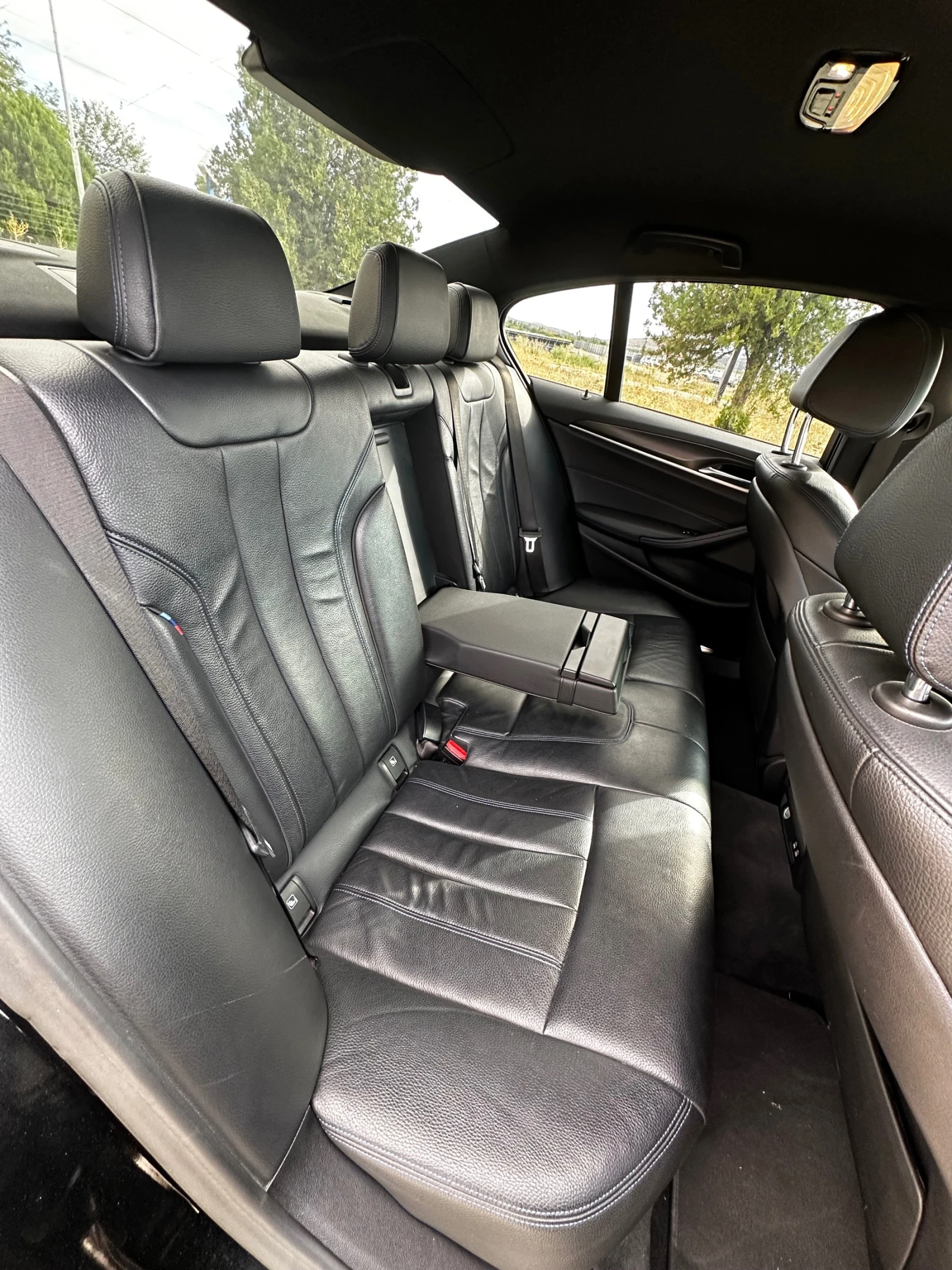 BMW 520 M-performance* FULL LED* KEYLESS* HUD, снимка 10 - Автомобили и джипове - 56252099