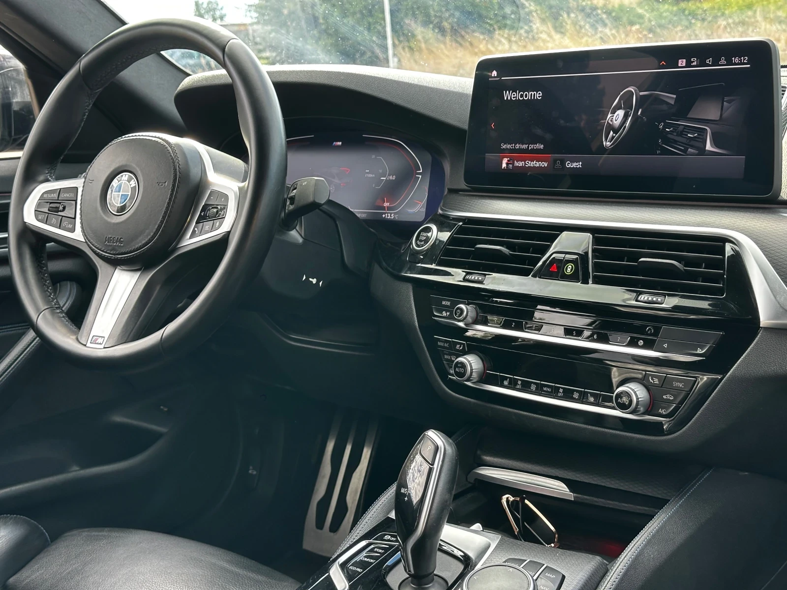 BMW 520 M-performance* FULL LED* KEYLESS* HUD, снимка 7 - Автомобили и джипове - 56252099