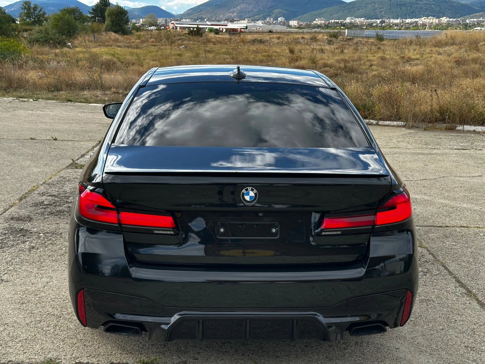 BMW 520 M-performance* FULL LED* KEYLESS* HUD, снимка 5 - Автомобили и джипове - 56252099
