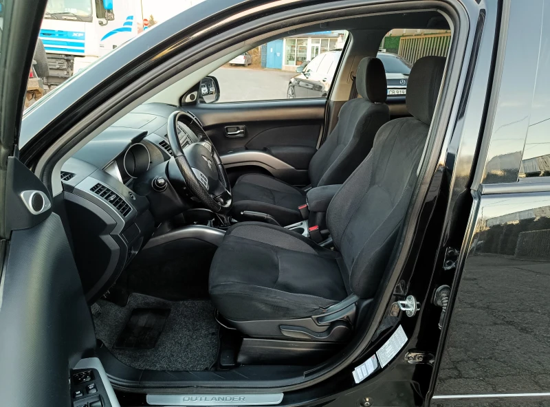 Mitsubishi Outlander 2.2 DiD* 4X4* 6+ 1* НОВ ВНОС* , снимка 9 - Автомобили и джипове - 52421850