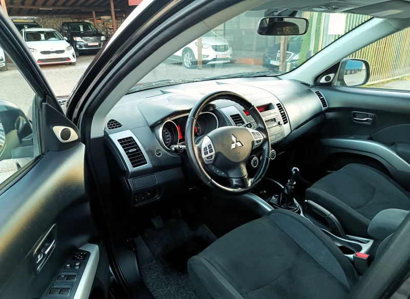 Mitsubishi Outlander 2.2 DiD* 4X4* 6+ 1* НОВ ВНОС* , снимка 8 - Автомобили и джипове - 52421850