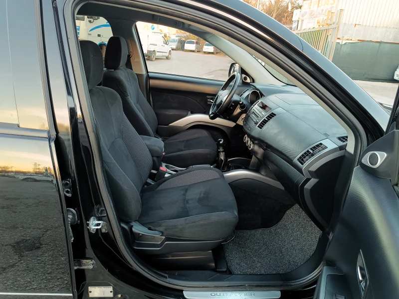 Mitsubishi Outlander 2.2 DiD* 4X4* 6+ 1* НОВ ВНОС* , снимка 10 - Автомобили и джипове - 52421850