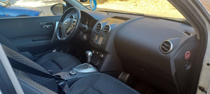 Nissan Qashqai, снимка 8 - Автомобили и джипове - 52453472