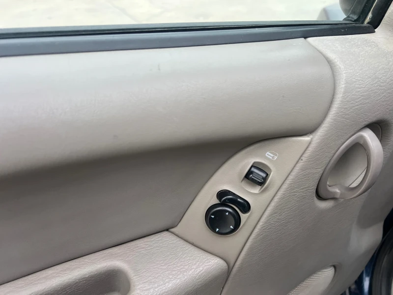 Jeep Cherokee 2.4i 166.000км/КЛИМА/4X4, снимка 11 - Автомобили и джипове - 53087266