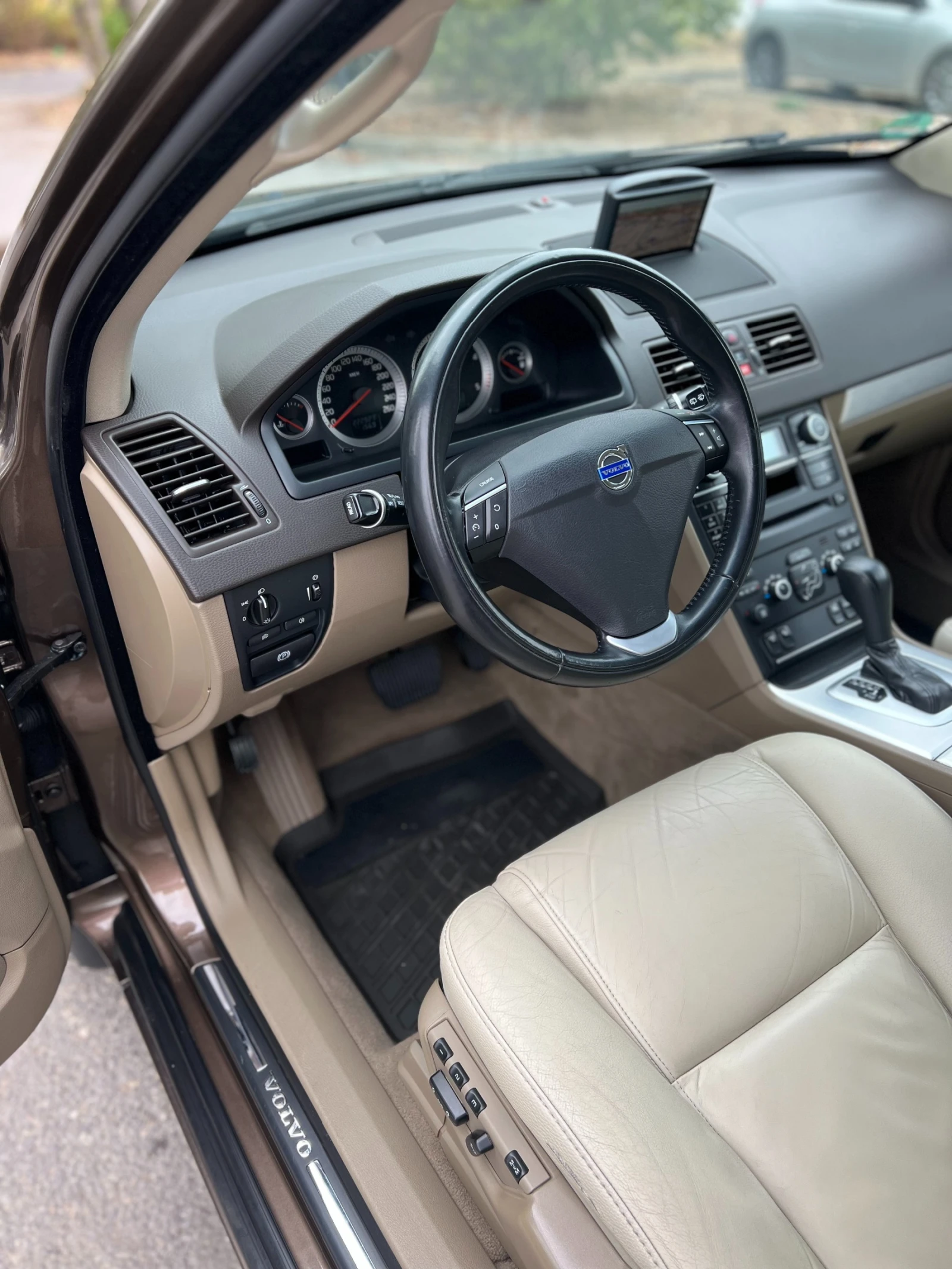 Volvo Xc90 D5 | 4x4 | Momentum | NAVI | ПЕЧКА - изображение 10