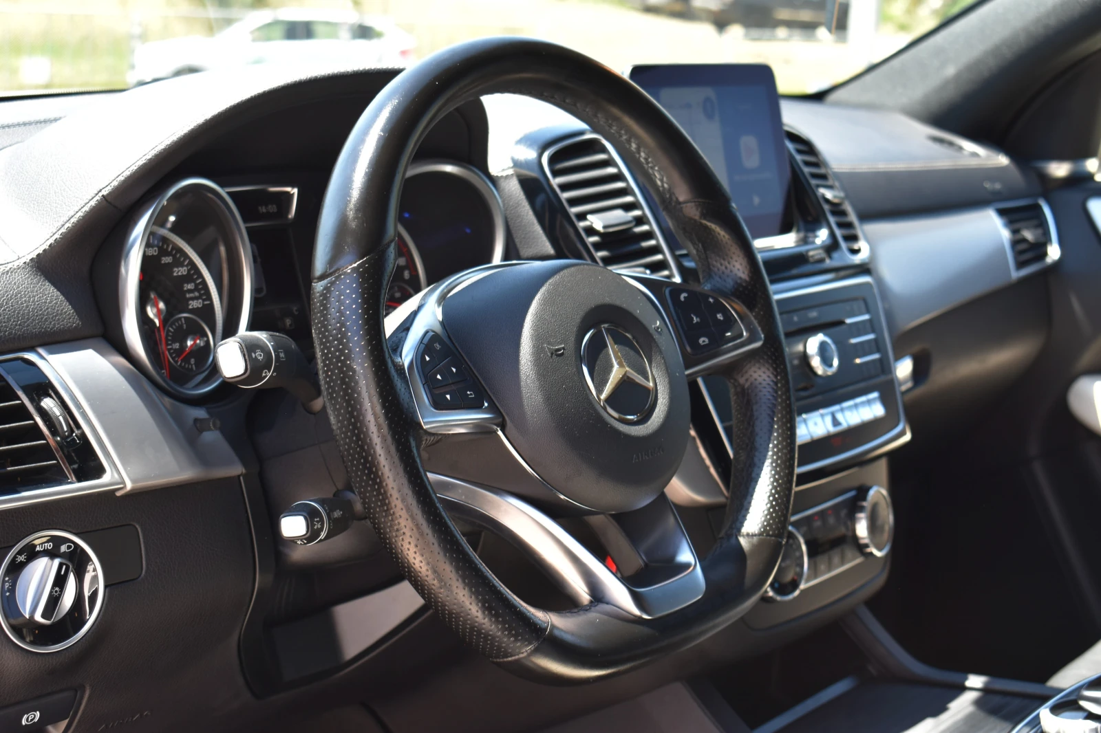 Mercedes-Benz GLE 350 AMG* DESIGNO* 360CAM* Серв ист* LINE* DISS* BRAKE*, снимка 11 - Автомобили и джипове - 54880843
