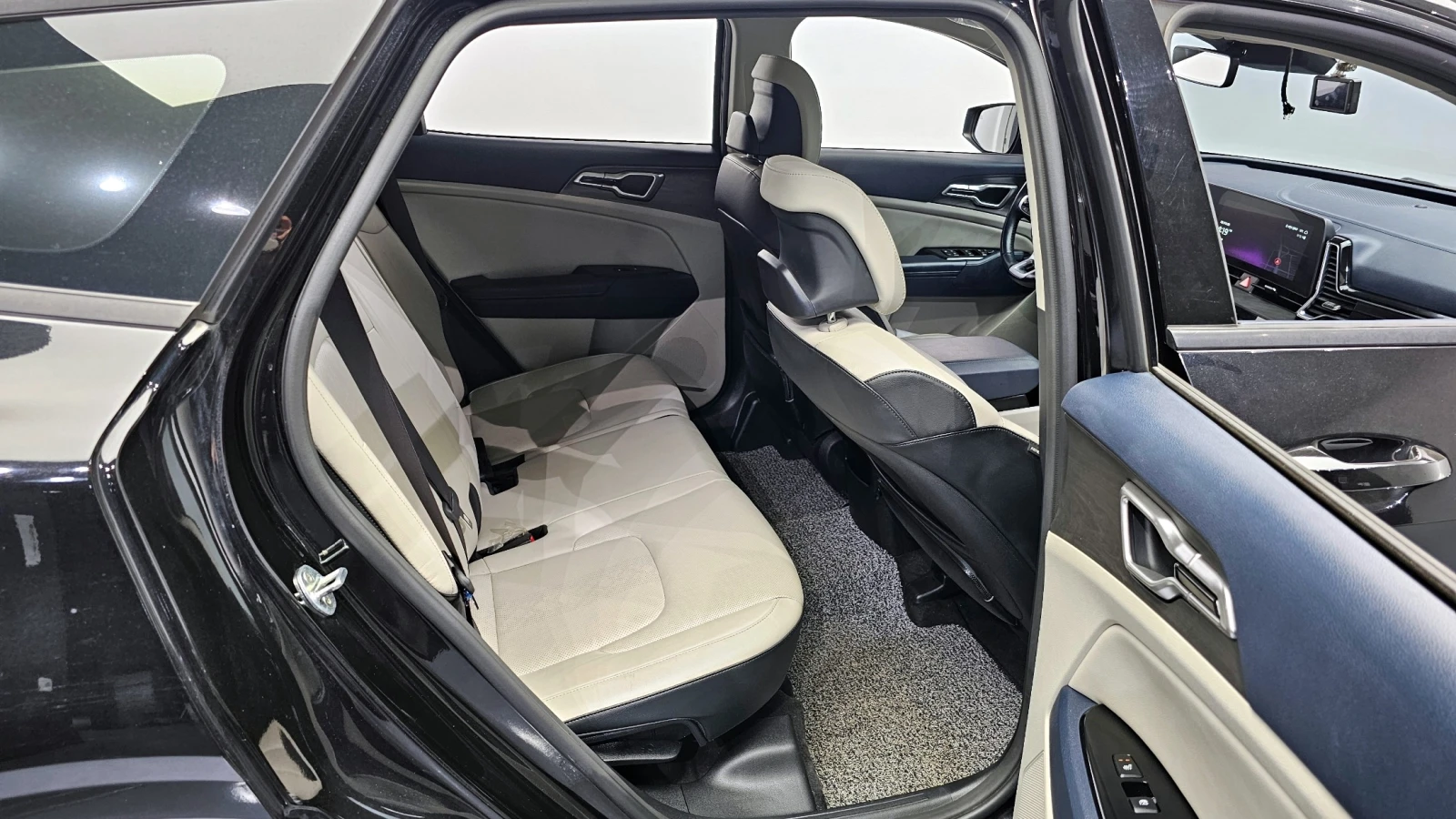 Kia Sportage 2.0 CRDi 4WD Signature Gravity | Adaptive Cruise |, снимка 11 - Автомобили и джипове - 55501472