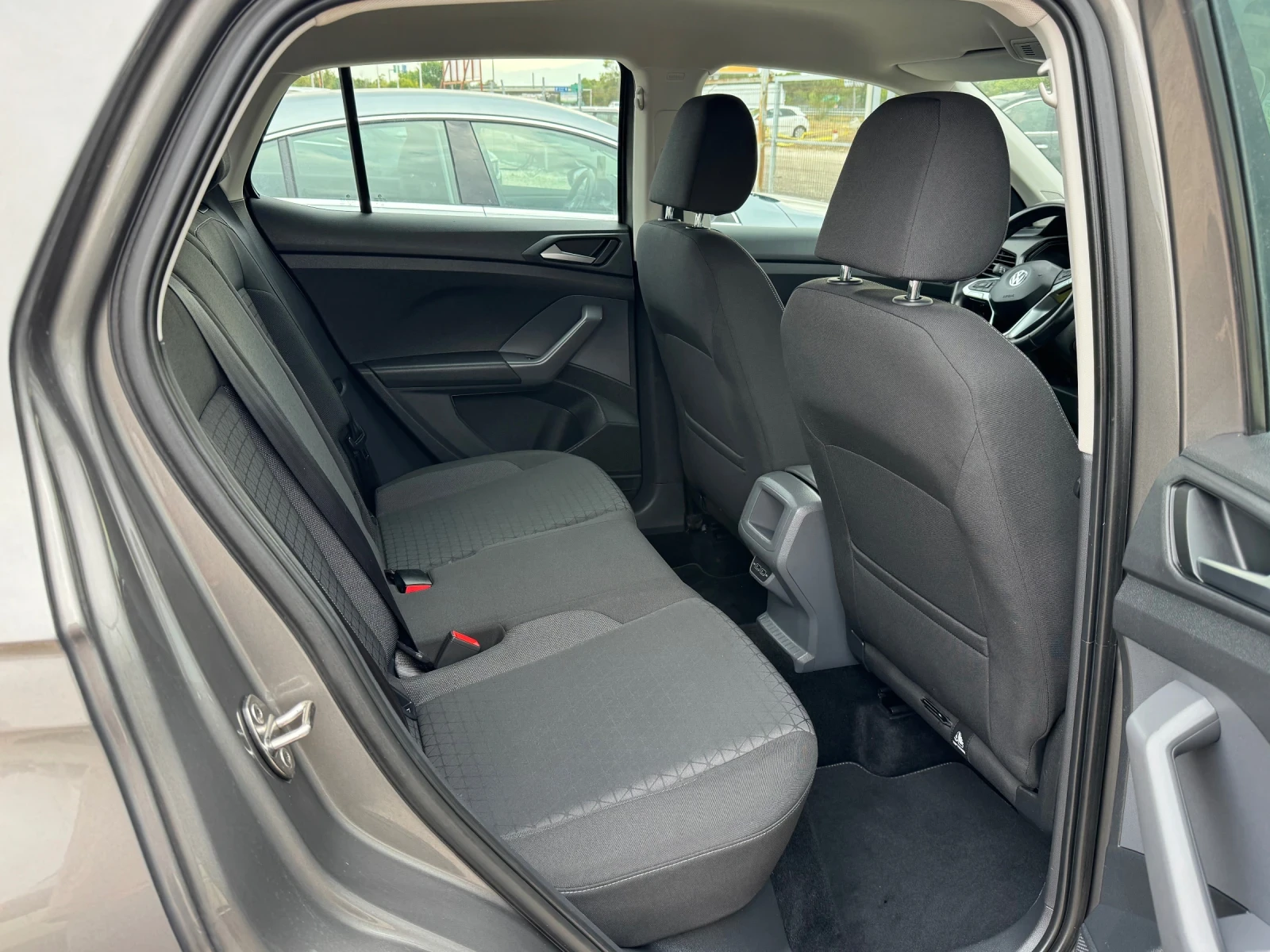 VW T-Cross 1.6TDI, снимка 14 - Автомобили и джипове - 56171269
