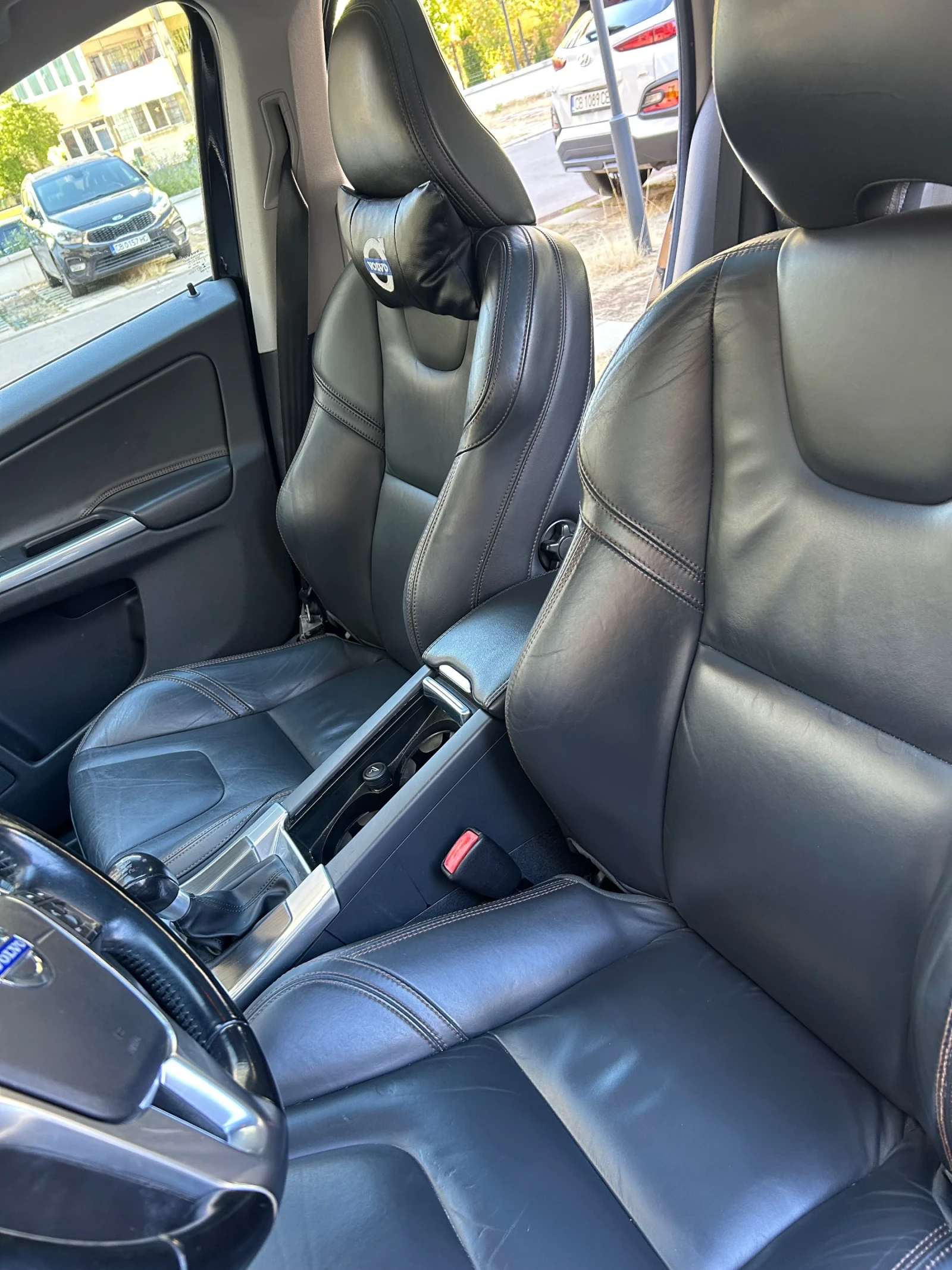 Volvo XC60 2.4 d4, снимка 9 - Автомобили и джипове - 56585936