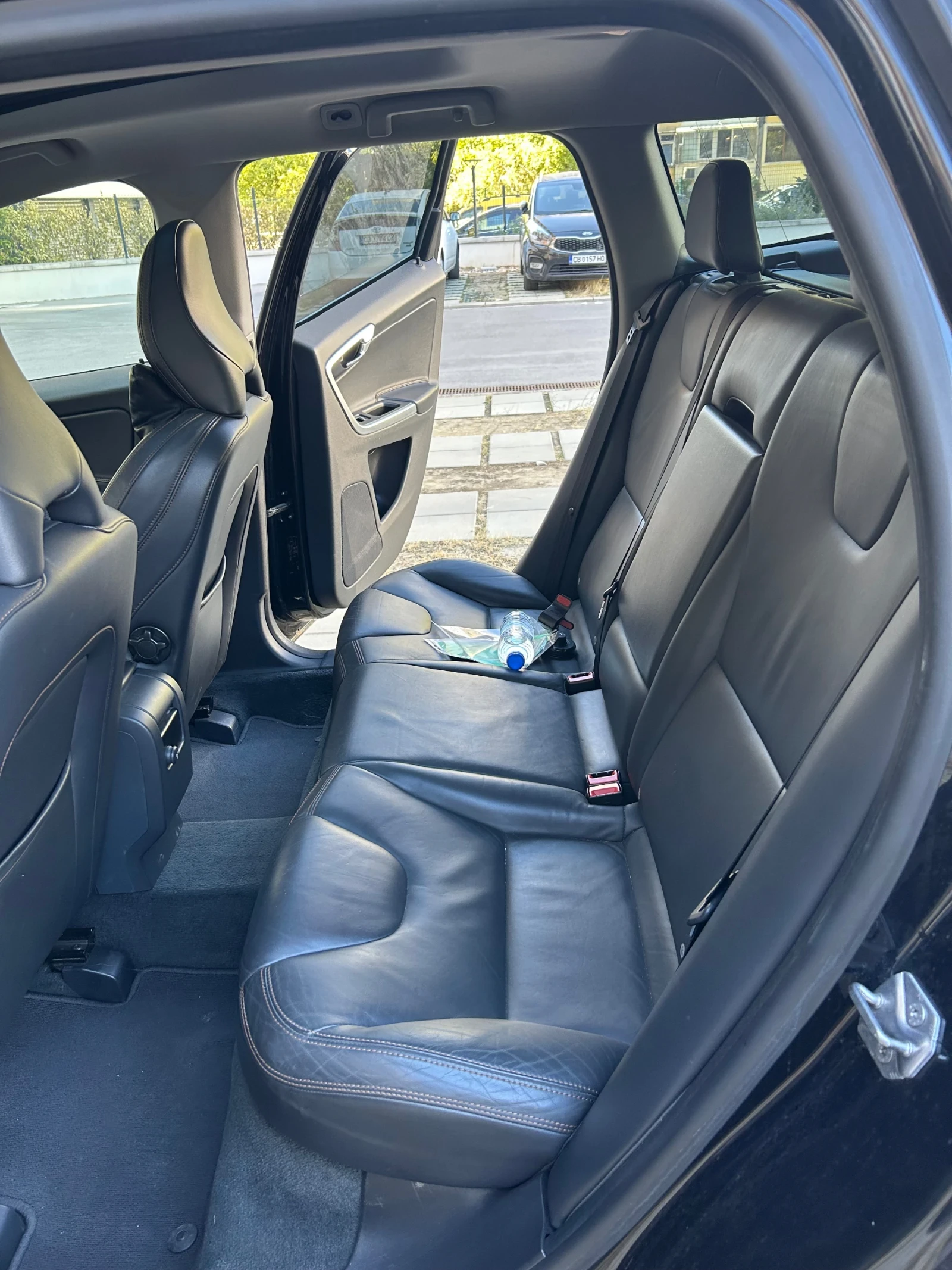 Volvo XC60 2.4 d4, снимка 8 - Автомобили и джипове - 56585936
