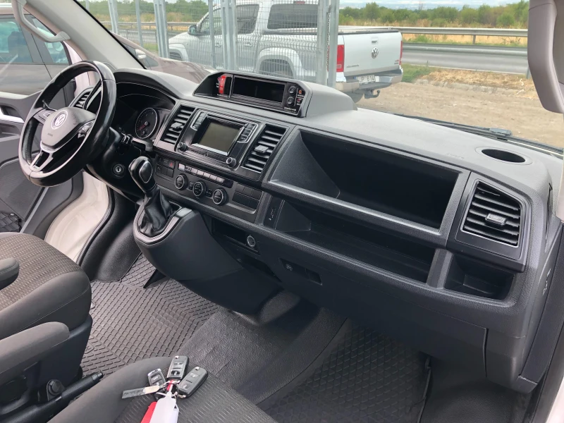 VW Caravelle 2.0 МАКСИ! ЛЕД ФАРОВЕ! КЛИМАТРОНИК!  УНИКАТ, снимка 12 - Бусове и автобуси - 51185574