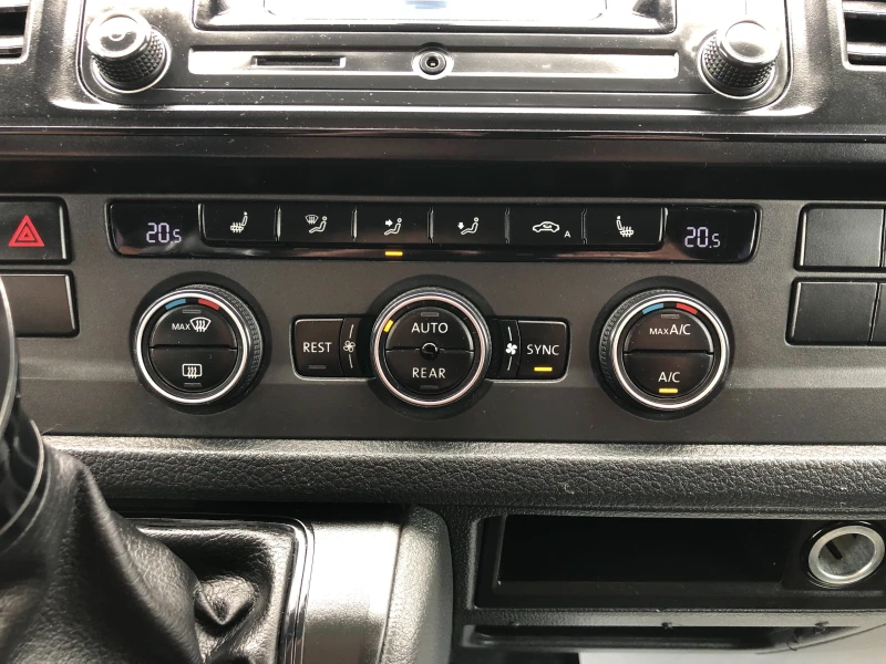 VW Caravelle 2.0 МАКСИ! ЛЕД ФАРОВЕ! КЛИМАТРОНИК!  УНИКАТ, снимка 16 - Бусове и автобуси - 51185574