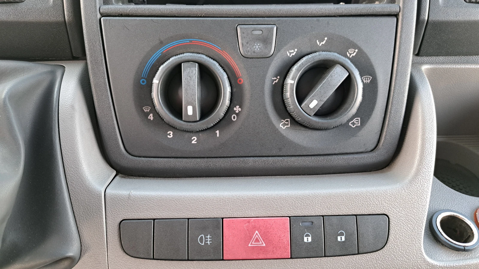 Citroen Jumper 2.2-120PS/КЛИМАТИК , снимка 11 - Бусове и автобуси - 56187960
