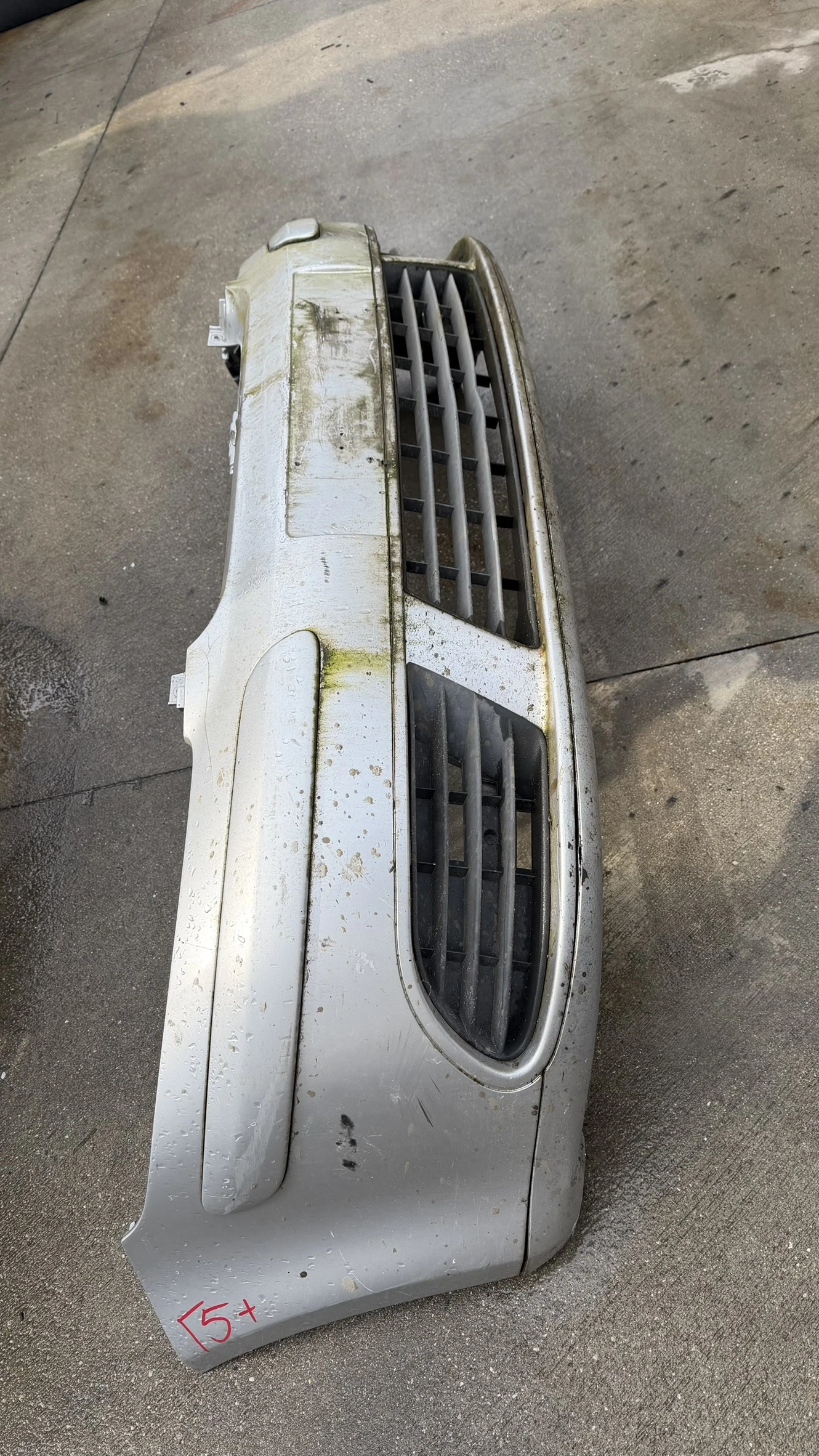 Предна броня за VW Golf 5 - 2005, снимка 2 - Части - 54076203